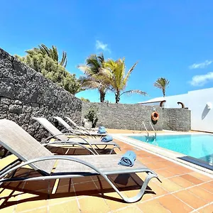 https://villas-mamma-mia-playa-blanca-lanzarote.in-canary-islands.com