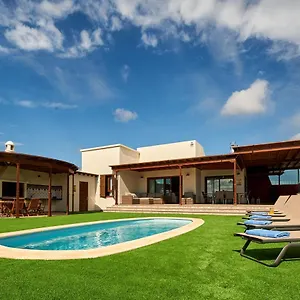 https://las-caletas-village-playa-blanca.in-canary-islands.com